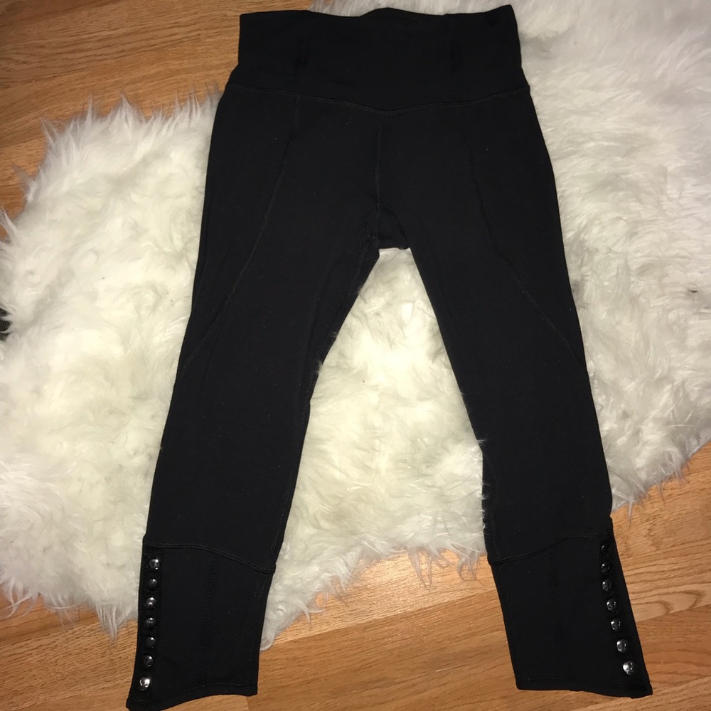 Lululemon snap button crops